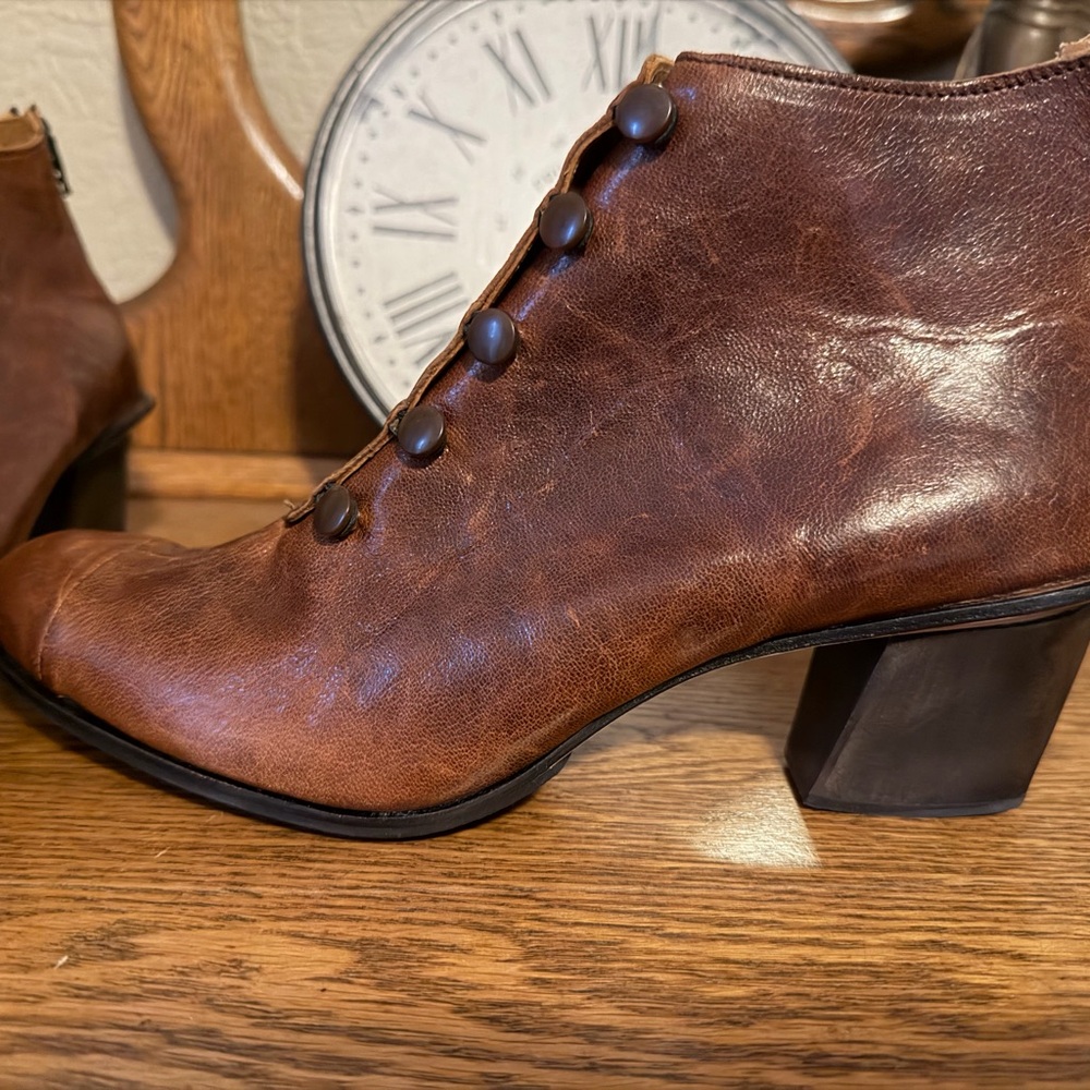 CYDWOQ Hemera Caramel Brown Leather Ankle Boots - Picture 10 of 13